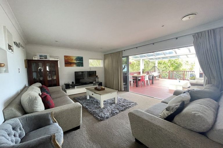 Photo of property in 86 Parr Terrace, Castor Bay, Auckland, 0620