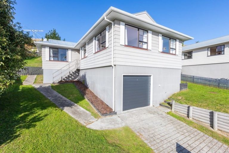 Photo of property in 11 Marne Grove, Waitangirua, Porirua, 5024