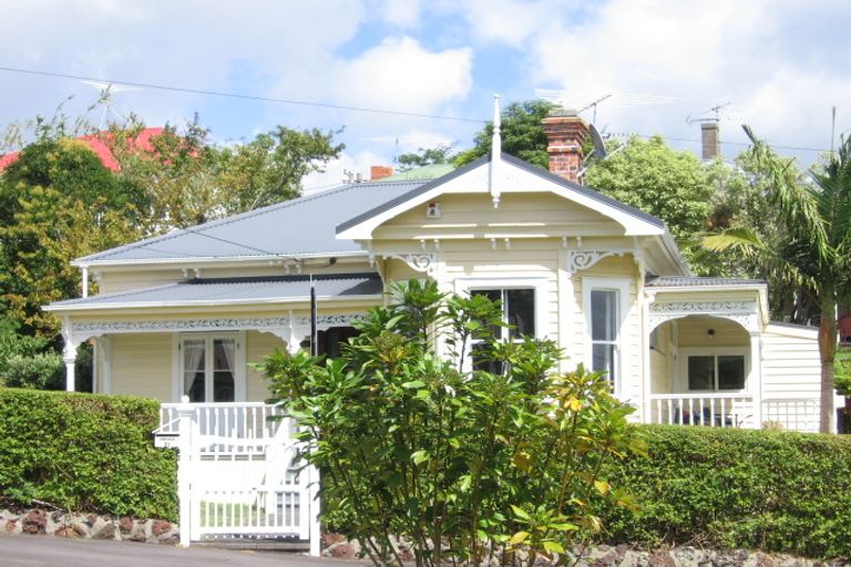 Photo of property in 31 Shoal Bay Road, Devonport, Auckland, 0624