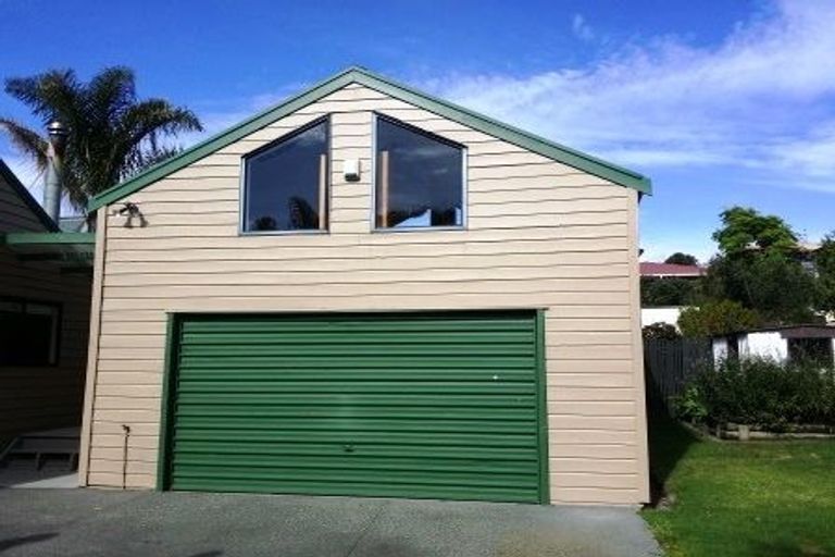 Photo of property in 14 Chablis Place, Henderson, Auckland, 0612