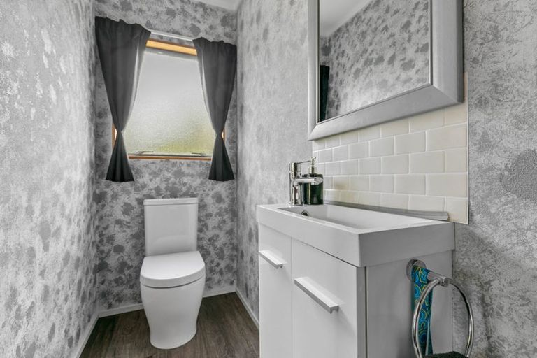 Photo of property in 2a Parklands Avenue, Swanson, Auckland, 0612