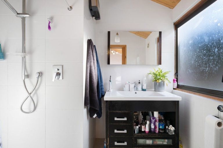 Photo of property in 10 Remarkables Crescent, Frankton, Queenstown, 9300