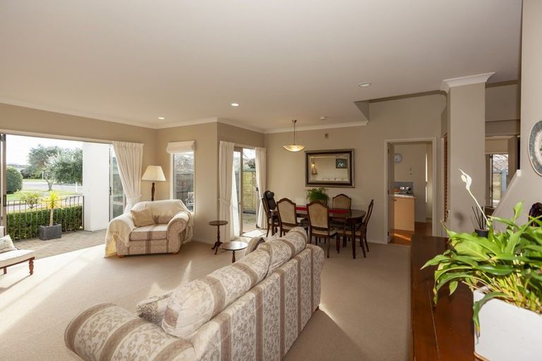 Photo of property in 8 Regent Drive, Paraparaumu Beach, Paraparaumu, 5032