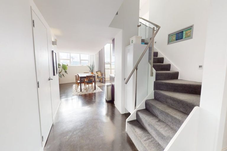 Photo of property in Stadium Garden Flats, 111/107 Thorndon Quay, Pipitea, Wellington, 6011