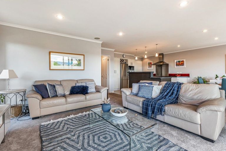 Photo of property in 10 Anchorite Way, Red Beach, 0932