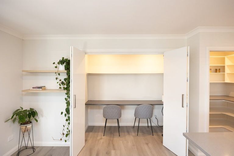 Photo of property in 6 Atlantic Drive, Fitzherbert, Palmerston North, 4410