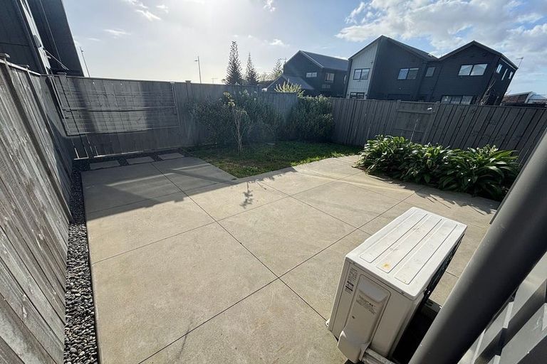 Photo of property in 10 Rauriki Lane, Rosehill, Papakura, 2113