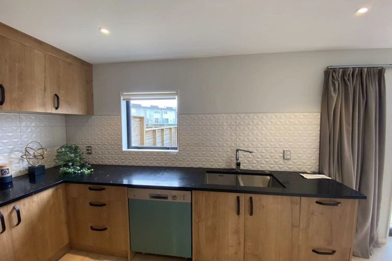 Photo of property in 50 Bordeaux Parade, Te Atatu South, Auckland, 0610