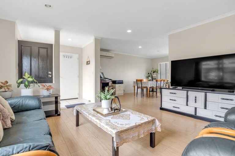 Photo of property in 16 Ironstone Place, Randwick Park, Auckland, 2105