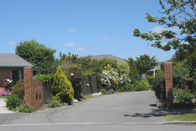 Photo of property in 8 Ronald George Place, Parklands, Christchurch, 8083