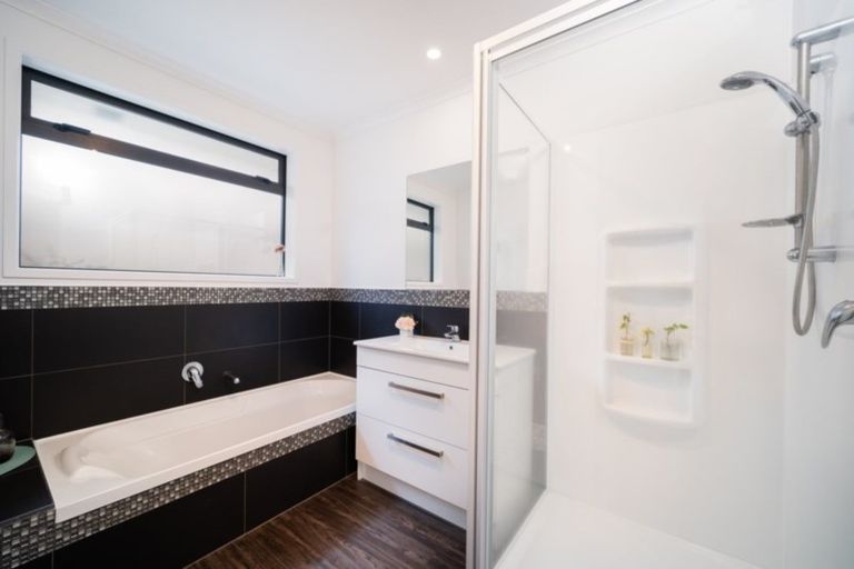 Photo of property in 32 Bob Carter Place, Welcome Bay, Tauranga, 3175