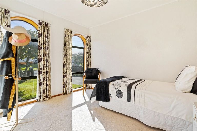 Photo of property in 12 Muscat Place, Henderson, Auckland, 0612