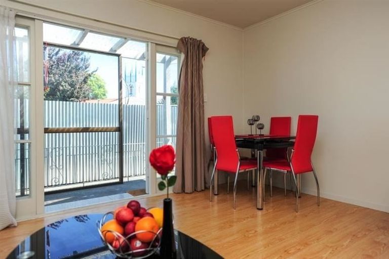 Photo of property in 2/609 Heretaunga Street East, Parkvale, Hastings, 4122
