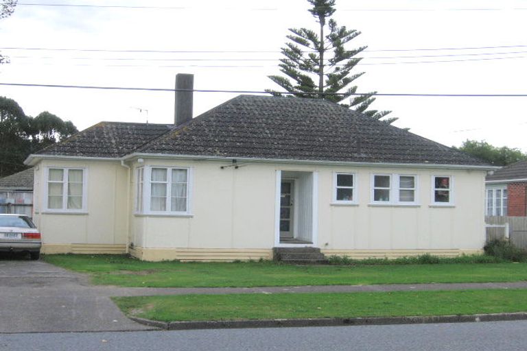 Photo of property in 1 Churton Crescent, Taita, Lower Hutt, 5011