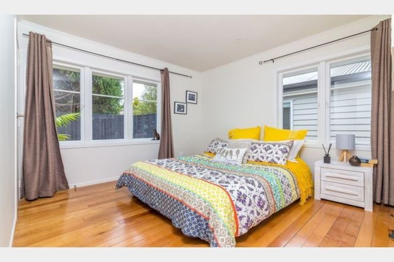 Photo of property in 10 Devon Street, Te Atatu South, Auckland, 0610