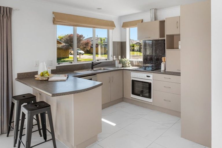 Photo of property in 18 Boston Parade, Kelvin Grove, Palmerston North, 4414