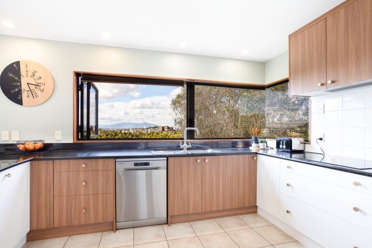 Photo of property in 33 Ruapehu Drive, Fitzherbert, Palmerston North, 4410