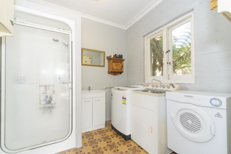 Photo of property in 8 Annandale Avenue, Takaro, Palmerston North, 4410