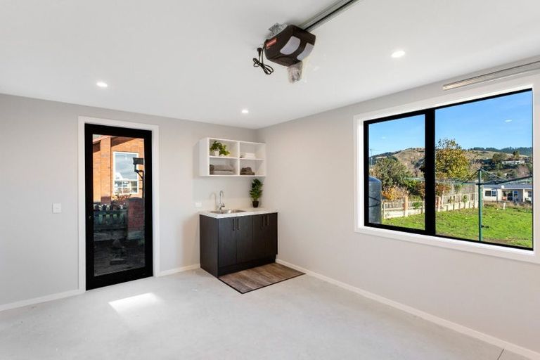 Photo of property in 4a Chatham Street, Waihola, Milton, 9073