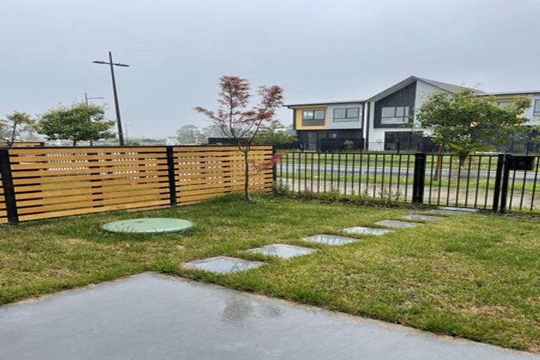 Photo of property in 74 Papatupu Way, Kumeu, 0810