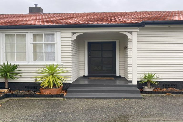 Photo of property in 654 Featherston Street, Roslyn, Palmerston North, 4414