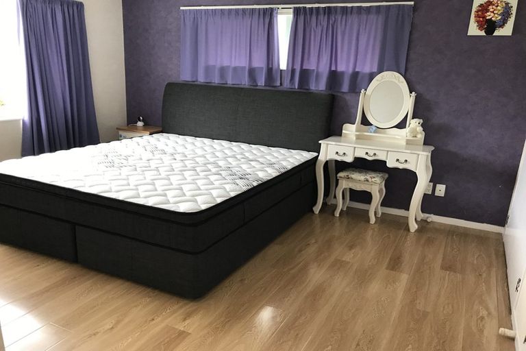 Photo of property in 1/4 Mossop Rise, Glenfield, Auckland, 0629