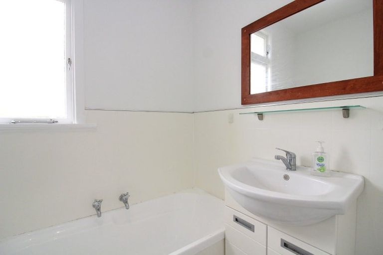 Photo of property in 34 Birdwood Road, Waterloo, Lower Hutt, 5011