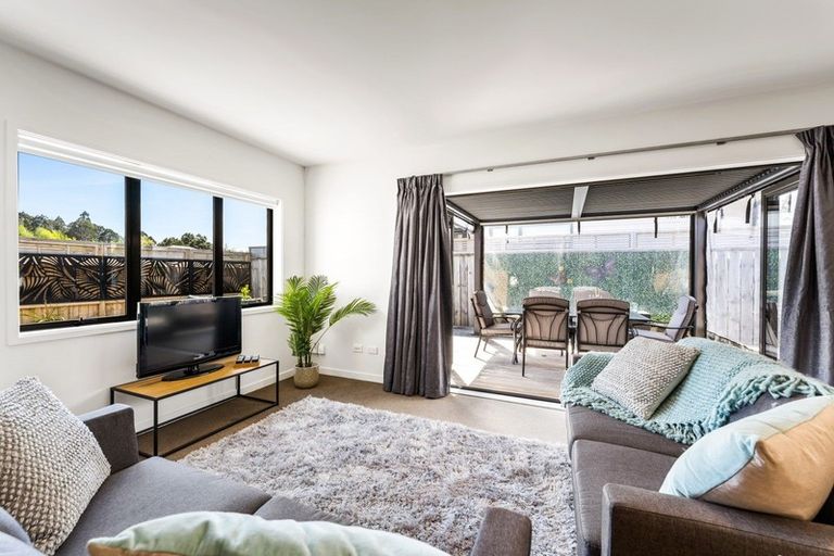 Photo of property in 19 Sunstone Crescent, Brown Owl, Upper Hutt, 5018