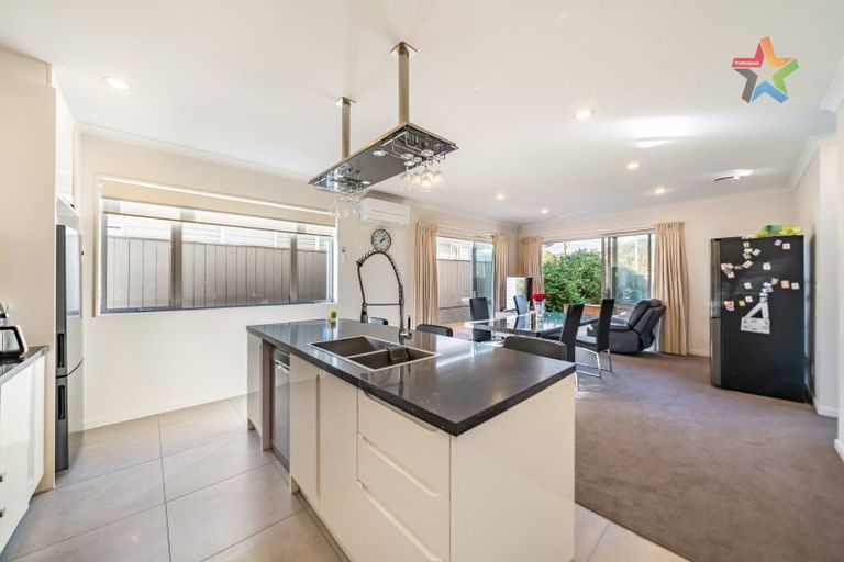 Photo of property in 60 Whites Line West, Woburn, Lower Hutt, 5010