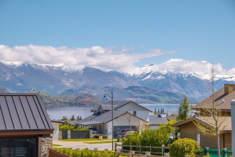 Photo of property in 11 Urquhart Place, Wanaka, 9305
