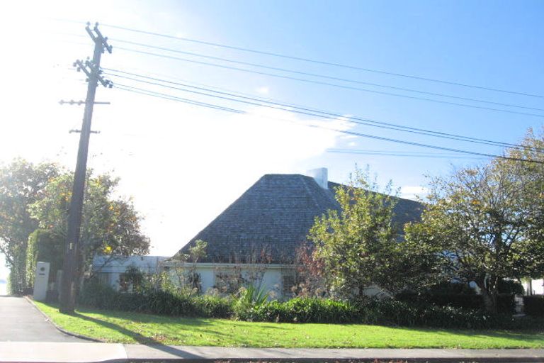 Photo of property in 243 Bleakhouse Road, Mellons Bay, Auckland, 2014