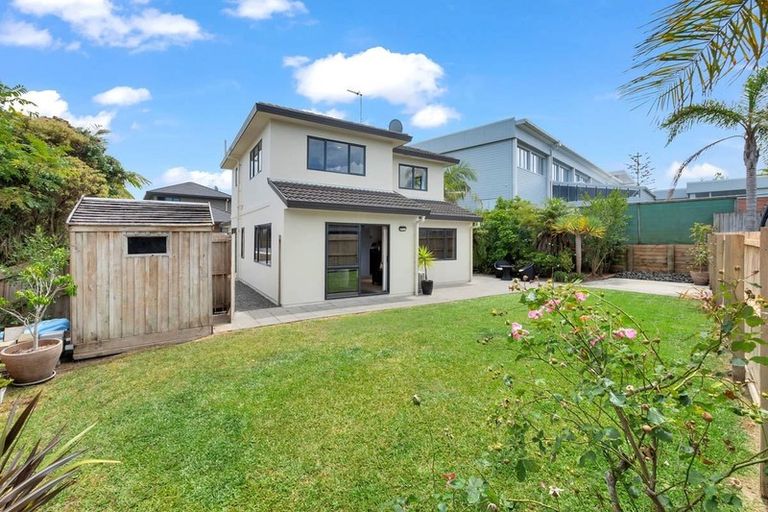 Photo of property in 16 Coventry Way, Long Bay, Auckland, 0630