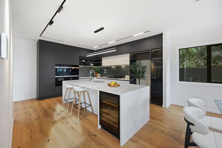 Photo of property in 6a Gulf Crest, Bucklands Beach, Auckland, 2012