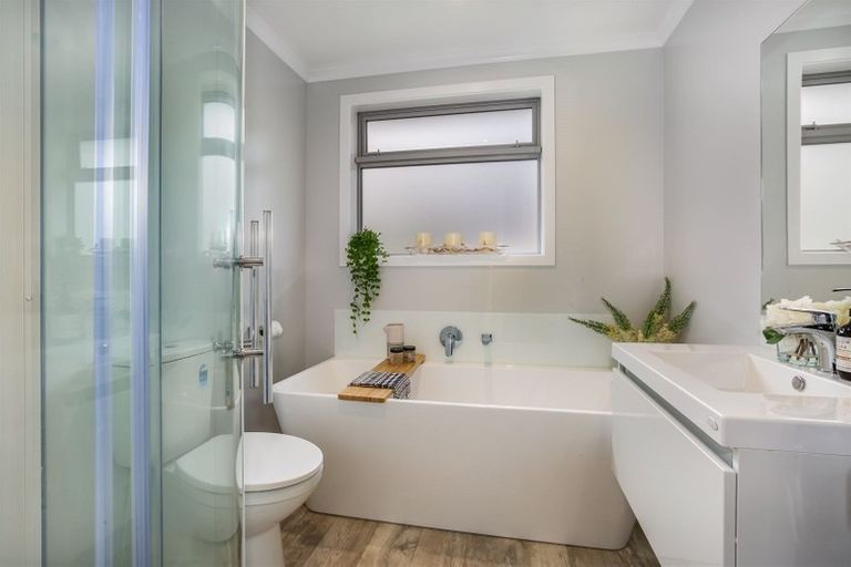 Photo of property in 7 Waitaria Terrace, Aotea, Porirua, 5024