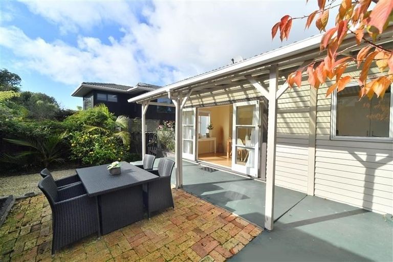 Photo of property in 1/8 Orchard Road, Waiake, Auckland, 0630