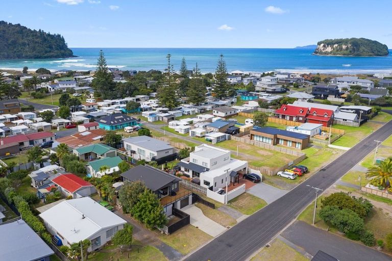 Photo of property in 106a Beverley Terrace, Whangamata, 3620