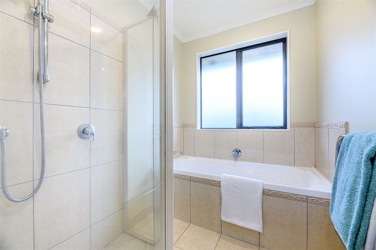 Photo of property in 4 Chelmsley Avenue, Henderson, Auckland, 0612