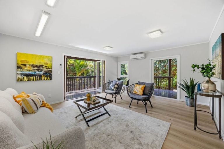 Photo of property in 26 Pickwick Parade, Mellons Bay, Auckland, 2014