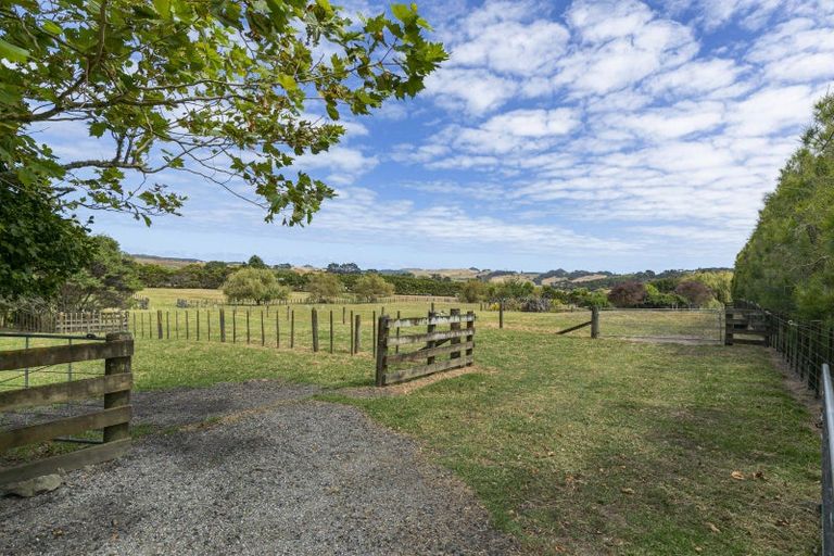Photo of property in 33 Cable Road, Waimauku, 0881