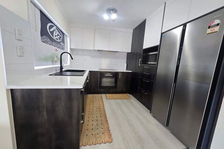 Photo of property in 15 Dovey Place, Massey, Auckland, 0614