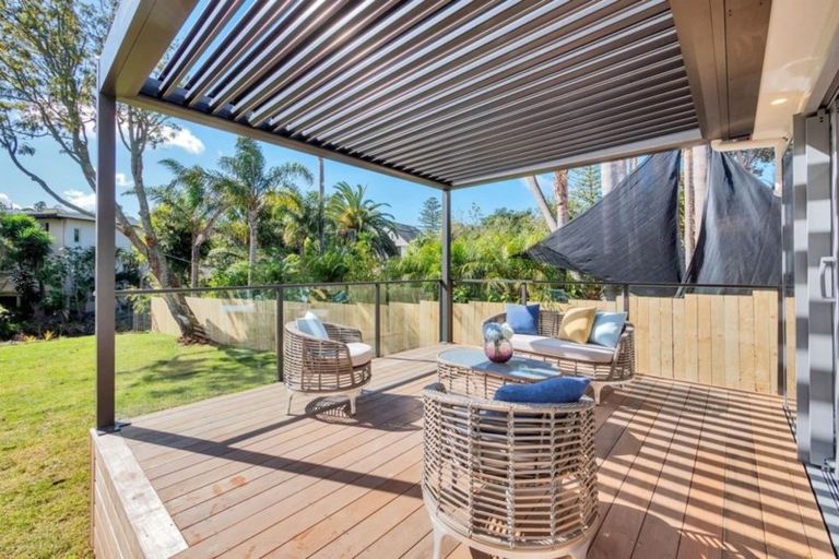 Photo of property in 1a Lyons Avenue, Murrays Bay, Auckland, 0630
