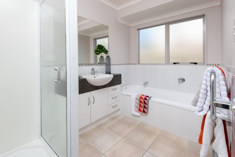 Photo of property in 18 Lissleton Drive, East Tamaki, Auckland, 2013