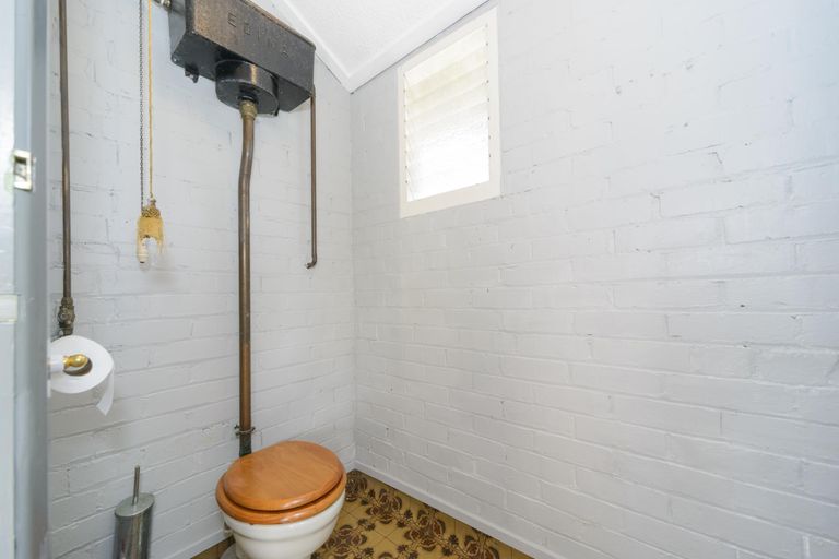 Photo of property in 8 Annandale Avenue, Takaro, Palmerston North, 4410