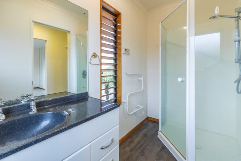 Photo of property in 47a Gatman Street, Birkdale, Auckland, 0626