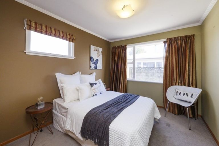 Photo of property in 37 Parkland Crescent, Terrace End, Palmerston North, 4410