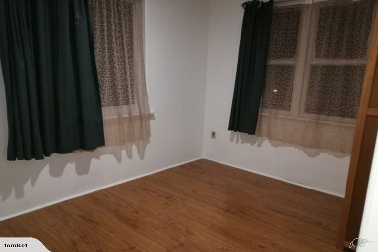 Photo of property in 1b Link Road, Newlands, Wellington, 6037