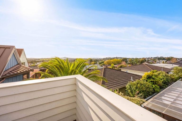 Photo of property in 45a Bradbury Road, Botany Downs, Auckland, 2010