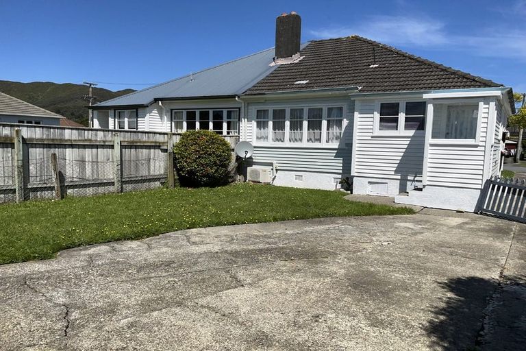 Photo of property in 17 Hall Crescent, Epuni, Lower Hutt, 5011