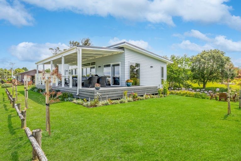 Photo of property in 4 Pinedale Crescent, Riversdale Beach, Masterton, 5872