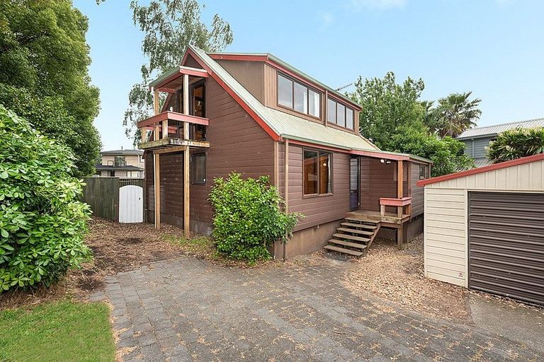 Photo of property in 1 Waikare Place, Welcome Bay, Tauranga, 3112